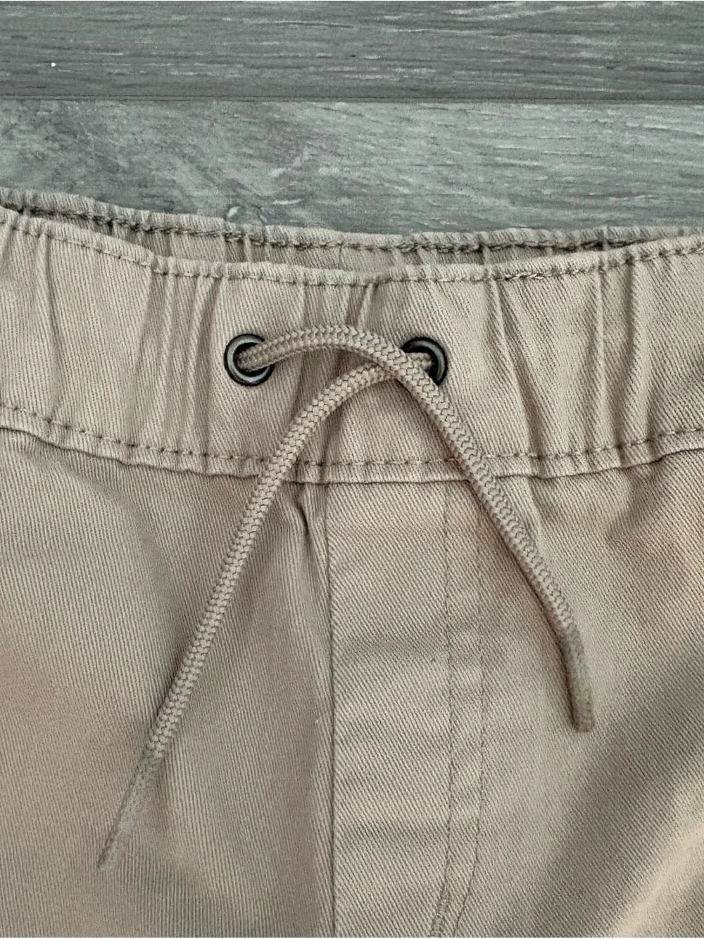 Gap Kids Casual Drawstring Jogger Pants in Beige. Boys size 4/5